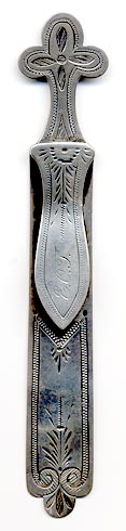 This bookmark was made in the US by an unknown manufacturer. It is only marked Sterling. The top blade has the initials E.O.J. The date is probably 1900 - 1910.