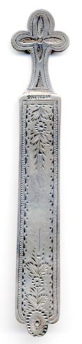 This bookmark was made in the US by an unknown manufacturer. It is only marked Sterling. The top blade has the initials E.O.J. The date is probably 1900 - 1910.