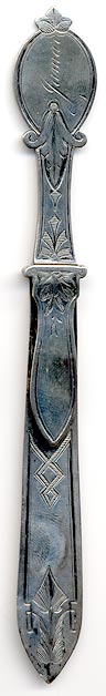 This bookmark was made in the US by an unknown manufacturer. It is marked Sterling 2. The front top is inscribed "Jamar". The date is 1900 - 1910.