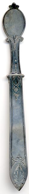 This bookmark was made in the US by an unknown manufacturer. It is marked Sterling 2. The front top is inscribed "Jamar". The date is 1900 - 1910.