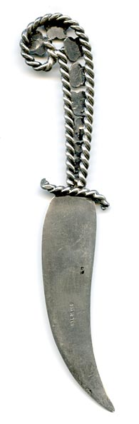 This bookmark was made in the US by an unknown manufacturer. Marked only sterling on the back, it is in the shape of a knife with a rope and flower handle.