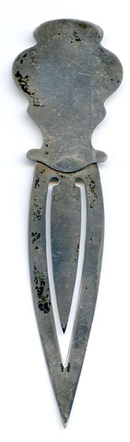 This bookmark was made in the US by Unger Bros. It is marked with the manufacturers mark of an intertwined U and B surrounded by Sterling 925 Fine. It can be dated to 1904 as seen in the catalog. 