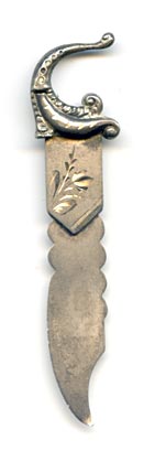 This bookmark was made in the US by Sandland Capron & Co., from North Attleboro, MA. The top has an art nouveau horn.