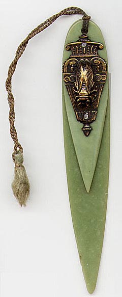 This bookmark was made in the US by an unknown manufacturer. It is made of green celluloid and brass and still has the original tassel. On the top blade, is a cicada standing on an urn. The date is probably 1910 - 1930. The bookmark has no manufacturers markings.