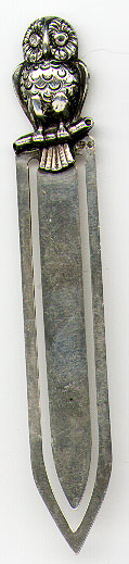 This bookmark was imported into Sweden. It has the Swedish import marks (three crowns and the letter S). It is also marked 830S. The top is an owl sitting on a branch. The date is 1920 - 1930.
