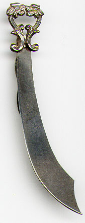 This bookmark was made in the US by an unknown manufacturer. It is marked only Sterling and is in the shape of a sword with two lion heads at the top. The date is 1900 1910.