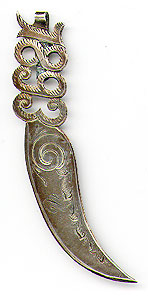 This bookmark was made in the US by an unknown manufacturer. It is marked sterling. It is a figural of the date 1893. The bottom blade is etched with an art nouveau design.