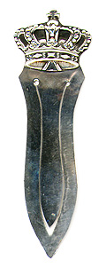 This bookmark was made in Holland by an unknown manufacturer. It is marked with HF 830S. The top of the bookmark is a crown and the blades are hand hammered. The date is 1920 - 1930.