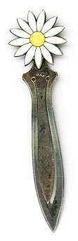 This bookmark was made in Norway. It is a white and yellow enamel daisy on top. The blades are finished in a gold wash. It is marked with the manufacturers hallmark on the back and the Swedish import marks on the front. The date is 1935 - 1940.