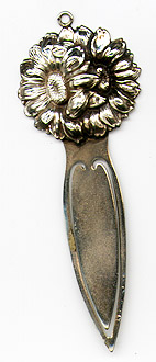 This bookmark was made in the US by an unknown manufacturer. It is marked sterling front. The top two overlapping flowers. The date is 1900 - 1910.