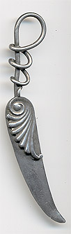  This bookmark was made in the US by Lewis Bros. of New York. It is marked with the makers hallmark and sterling. It is an art nouveau design of a coiled wire at the top. The date is 1896 - 1904.  