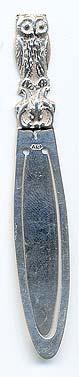  This bookmark was made in the Netherlands. It has two hallmarks, the top one indicating that it was made of .833 fine silver before 1953. The top is a figural owl.      