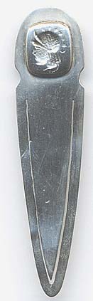  This bookmark was made in the US by an unknown manufacturer. It is marked sterling with a makers mark on the back. The top has a Roman warrior's head carved into the silver, a technique know as intaglio. The date is 1900 - 1920.   