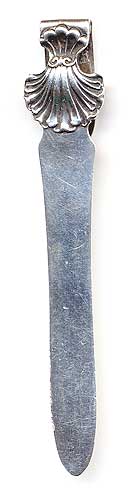  This bookmark was made in the US by the Whiting Manufacturing Co. It is marked on the back with 4301, sterling and the Whiting hallmark. The top is a figural sea shell. It date's from around 1900 - 1910.  